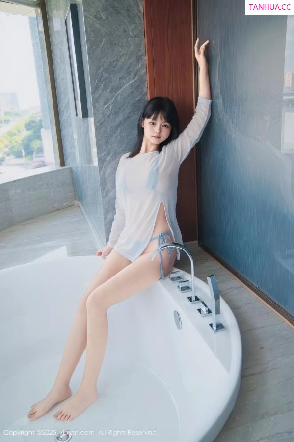   [XiuRen]高清写真图 2025.08.15 No.10651 小泠 蓝色比基尼第17张图片